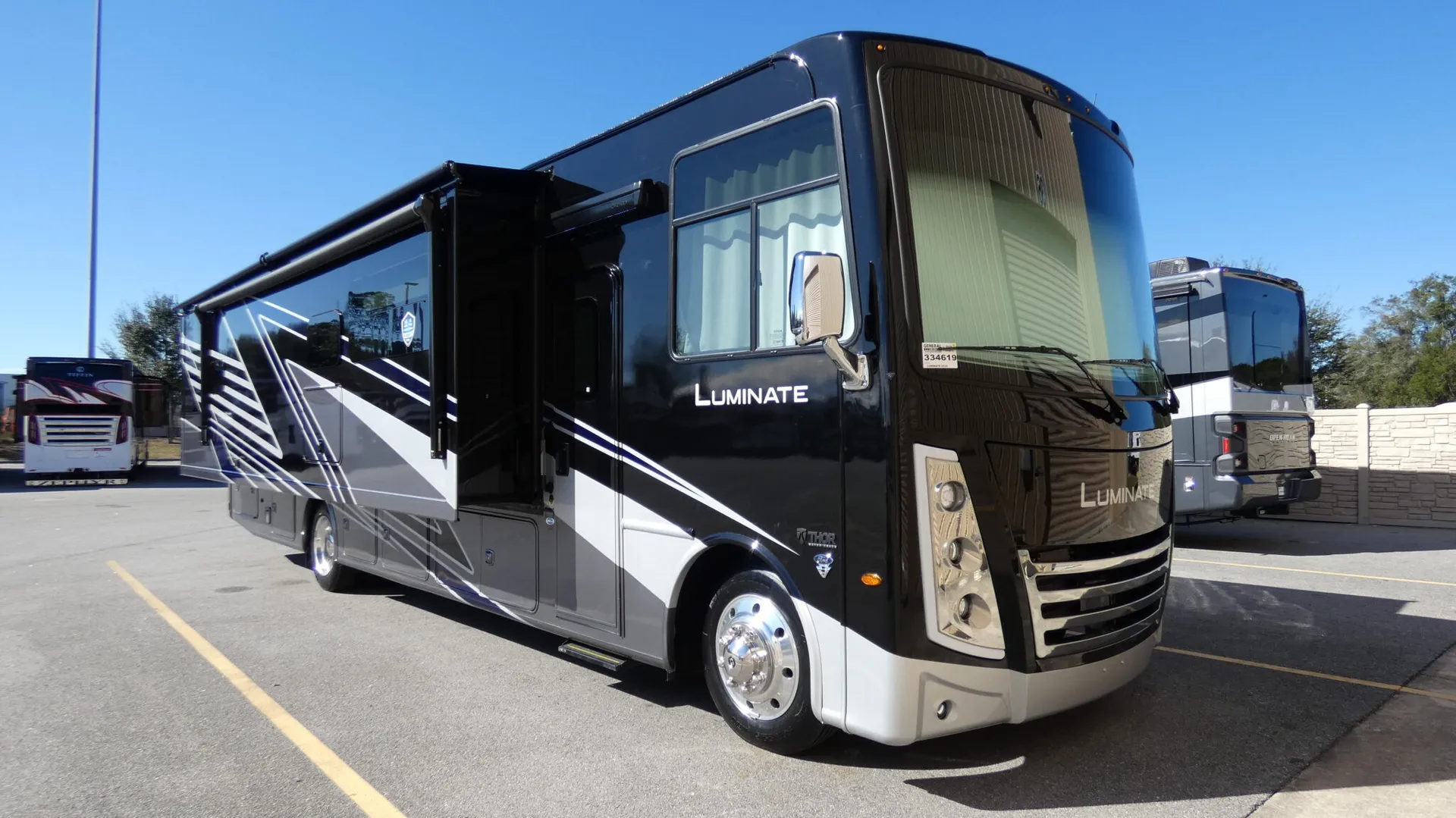 2026 Thor Motor Coach Luminate CC35 - Photo 2
