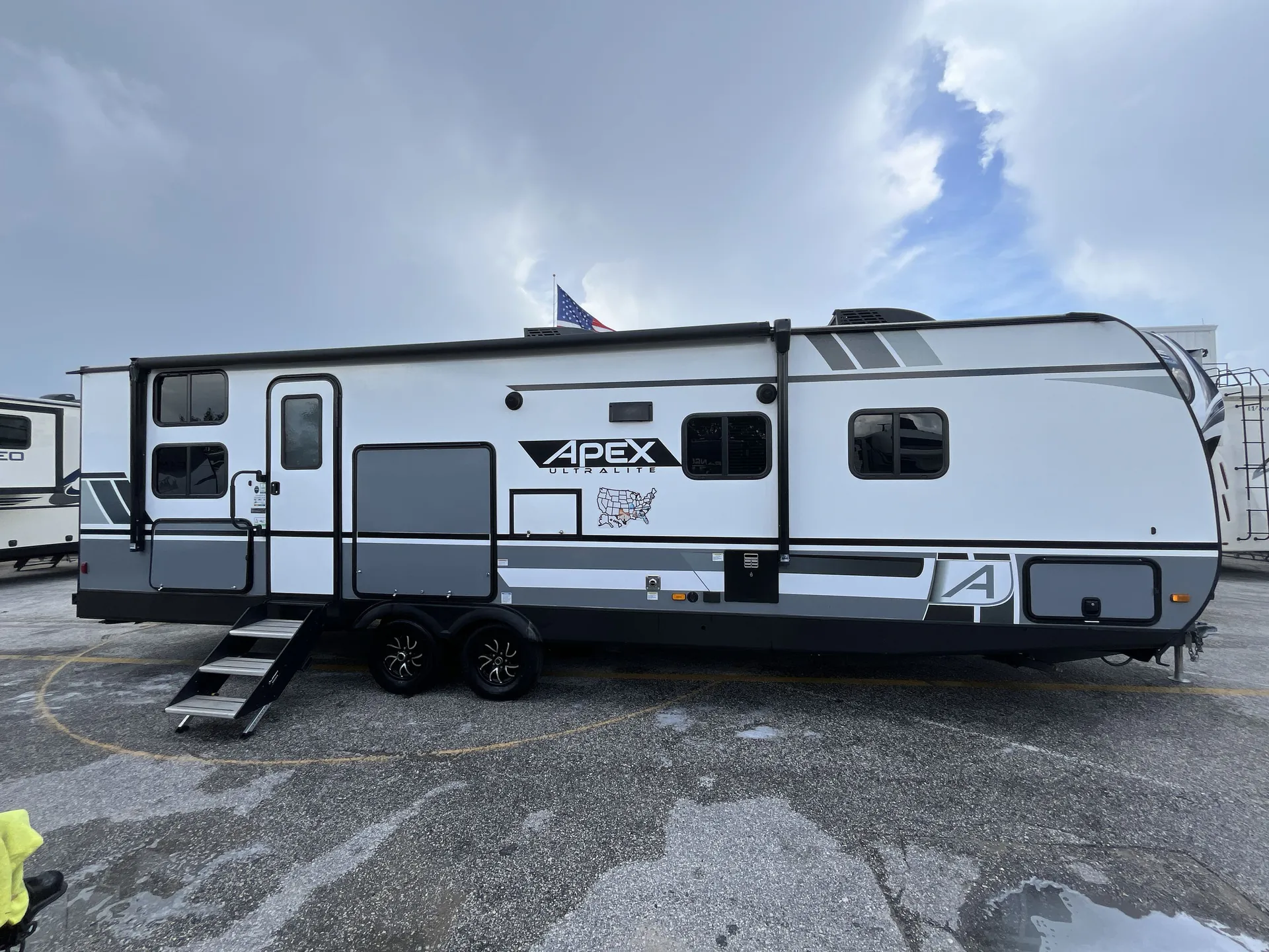2023 Coachmen Apex 284BHSS — campside