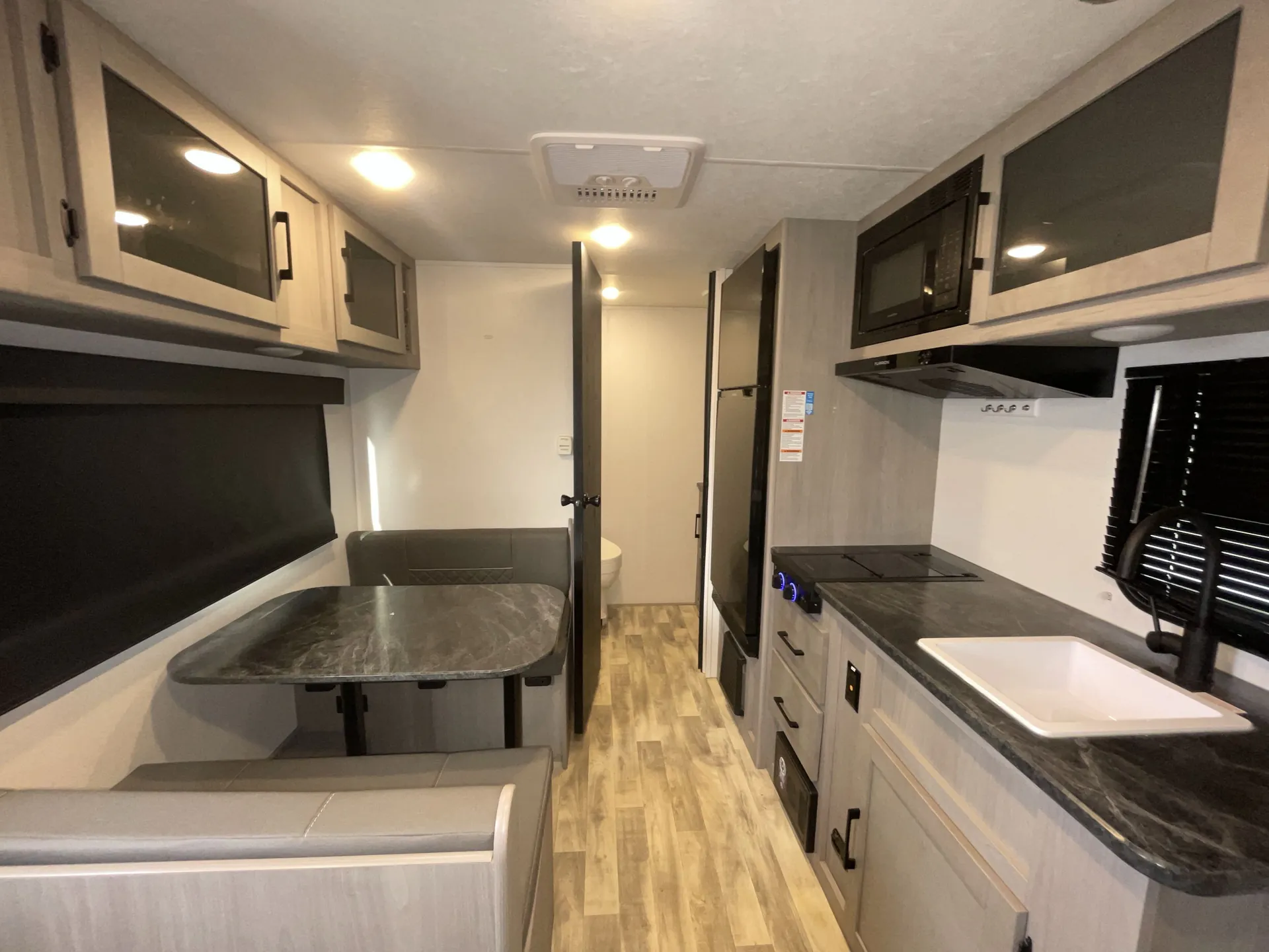 2024 Dutchmen Kodiak SE 17SRB — living area main