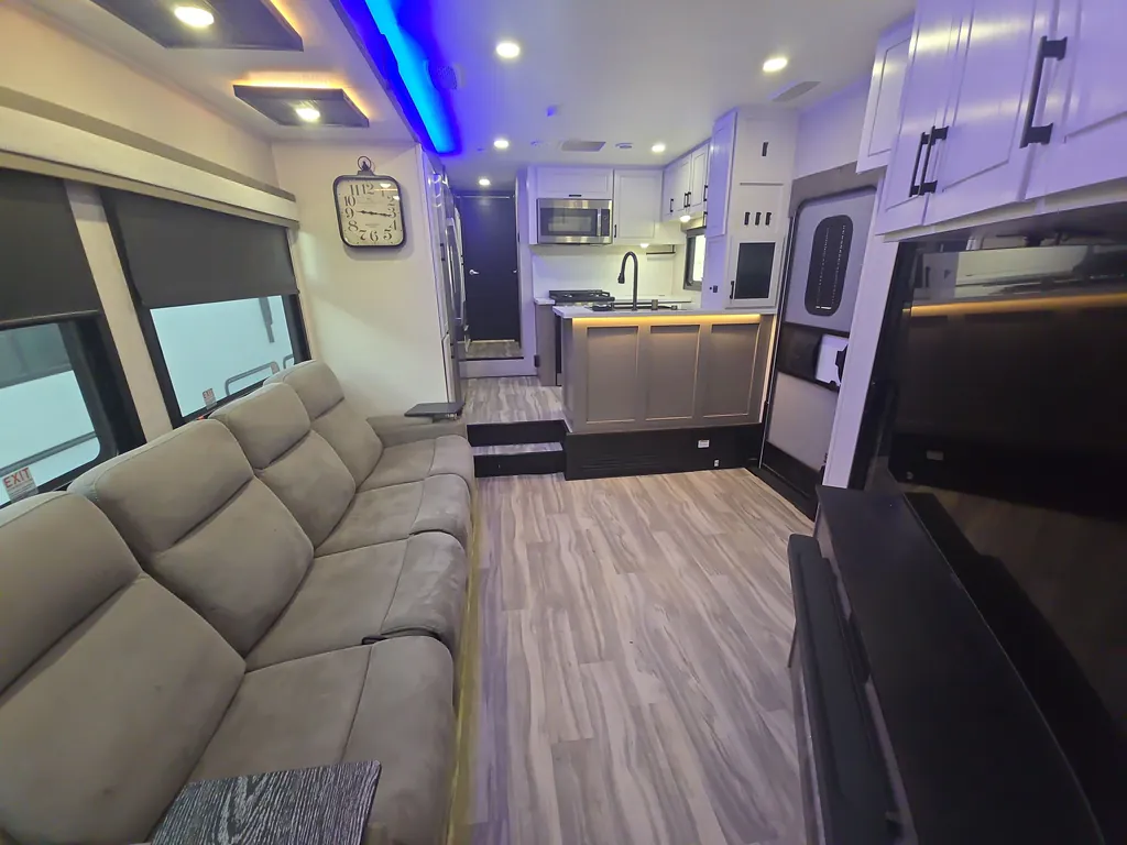 2025 Jayco Seismic Luxury Series 4113, Photos photo 2