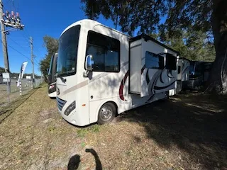 2017 Thor HURRICANE 31S - Photo 4