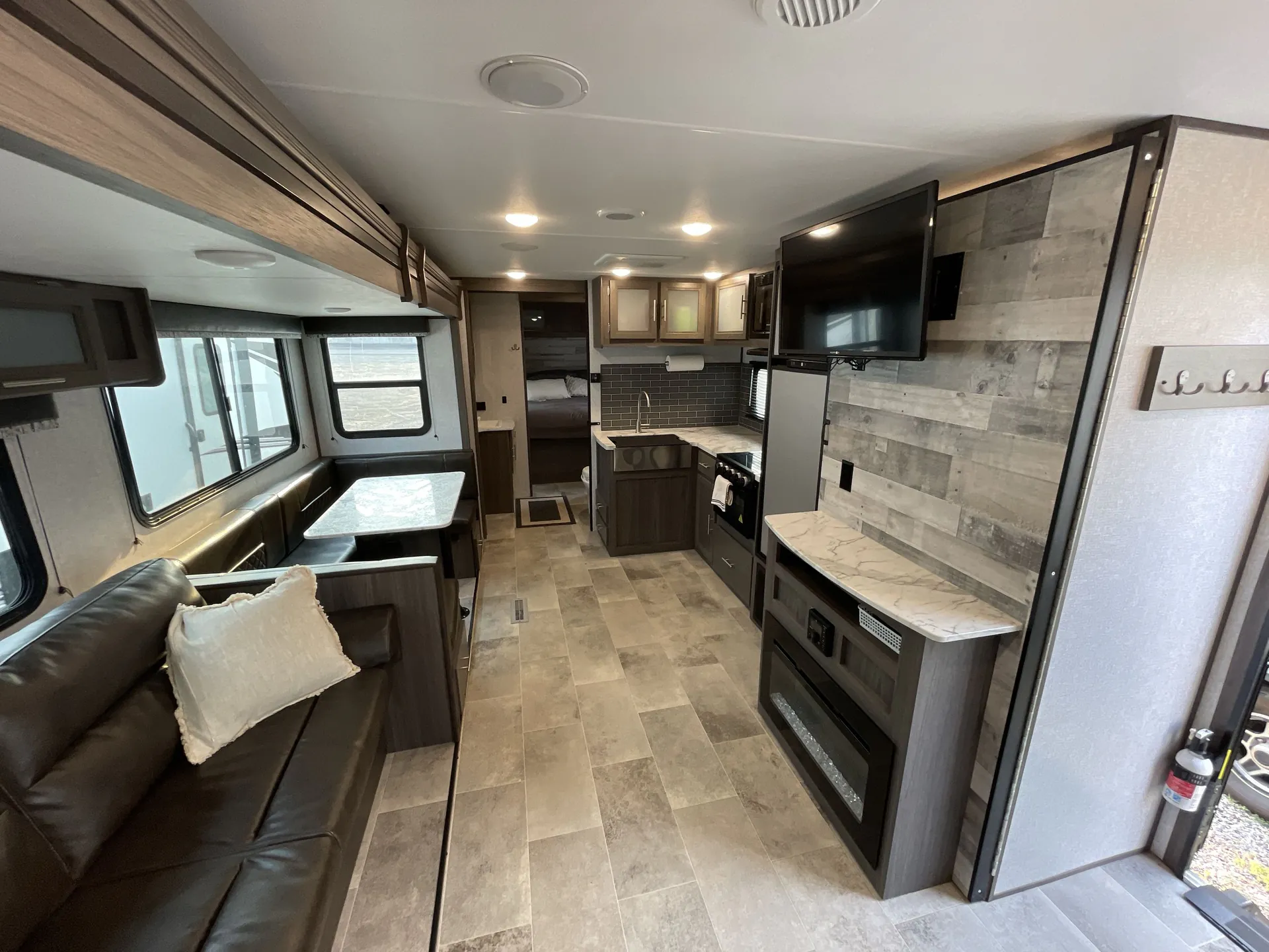 2021 Dutchmen Kodiak 332BHSL — living area main