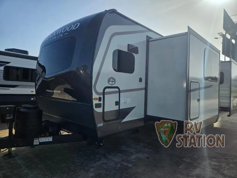 2027 Forest River Rockwood Ultra Lite 2619FK - Photo 3