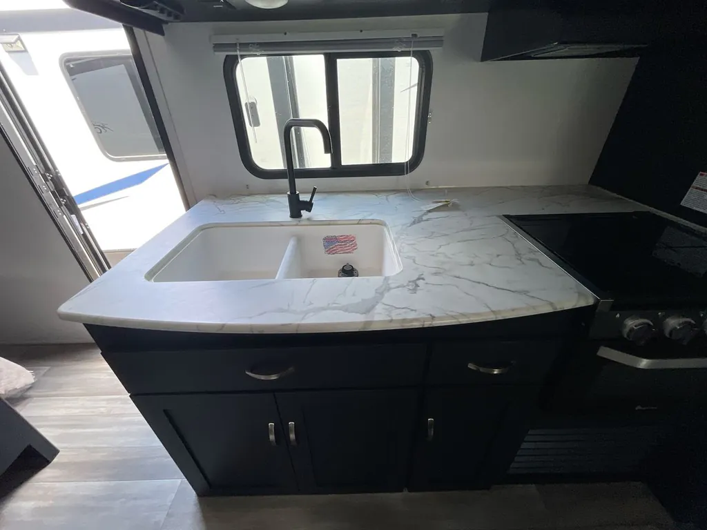 2023 Coachmen Freedom Express Select 29SE, Photos photo 7