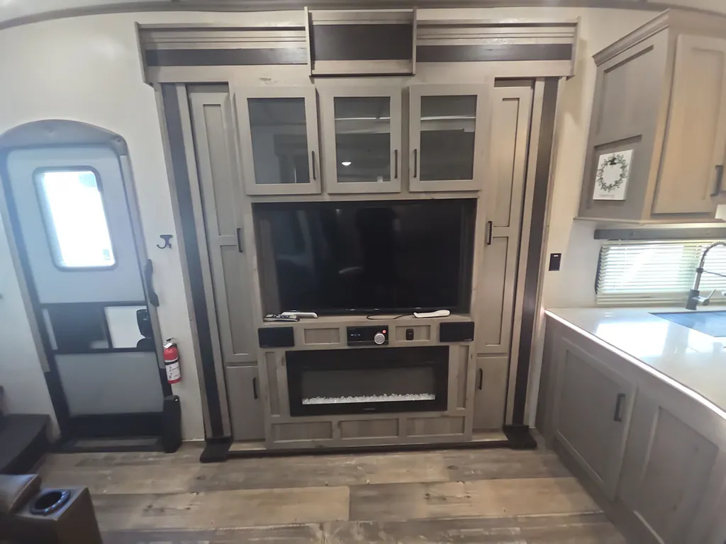 2020 Keystone Raptor 423, Photos photo 14