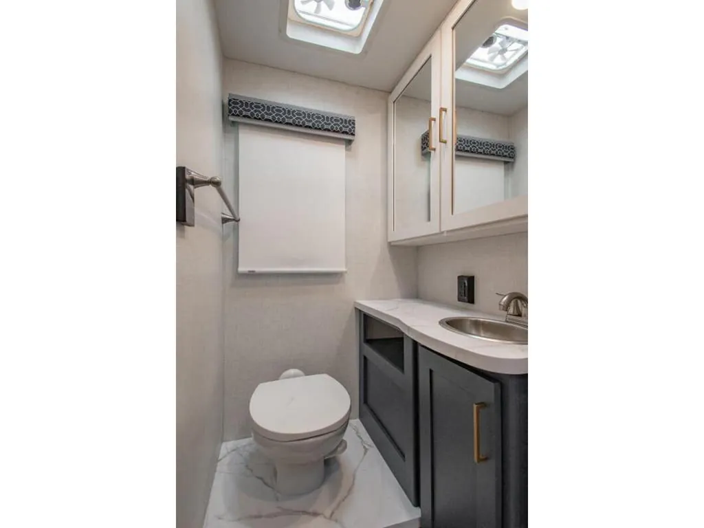 2027 Thor Motor Coach Quantum HS31, Photos photo 22