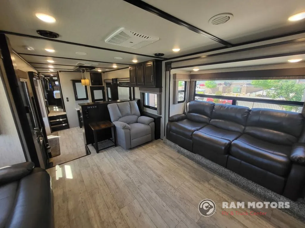 2018 Grand Design Momentum 376TH, Photos photo 21