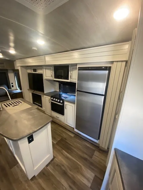2022 Keystone RV Cougar Half-Ton 33RLI - Photo 3