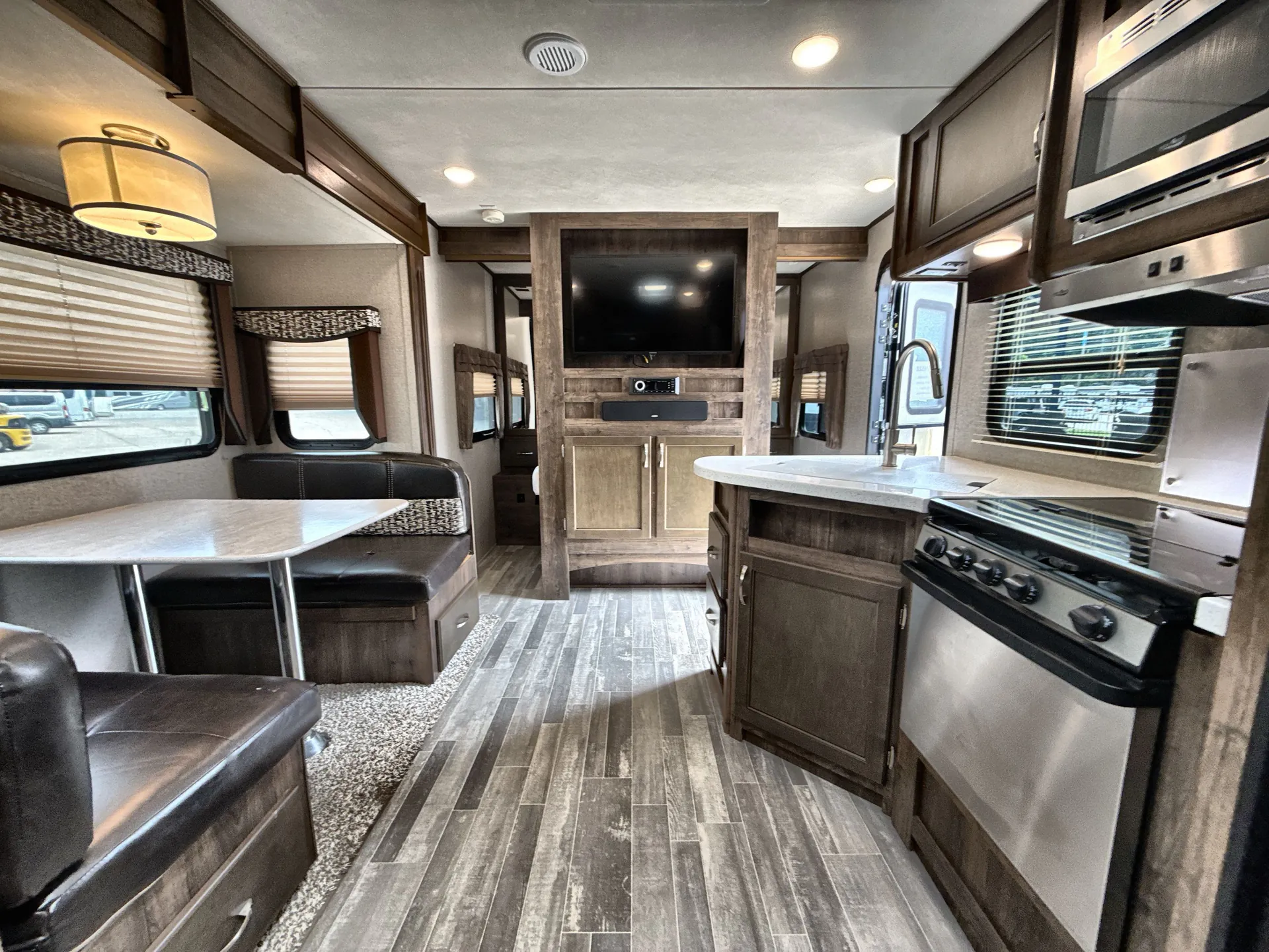 2018 Dutchmen Aerolite 2423BH — living area main
