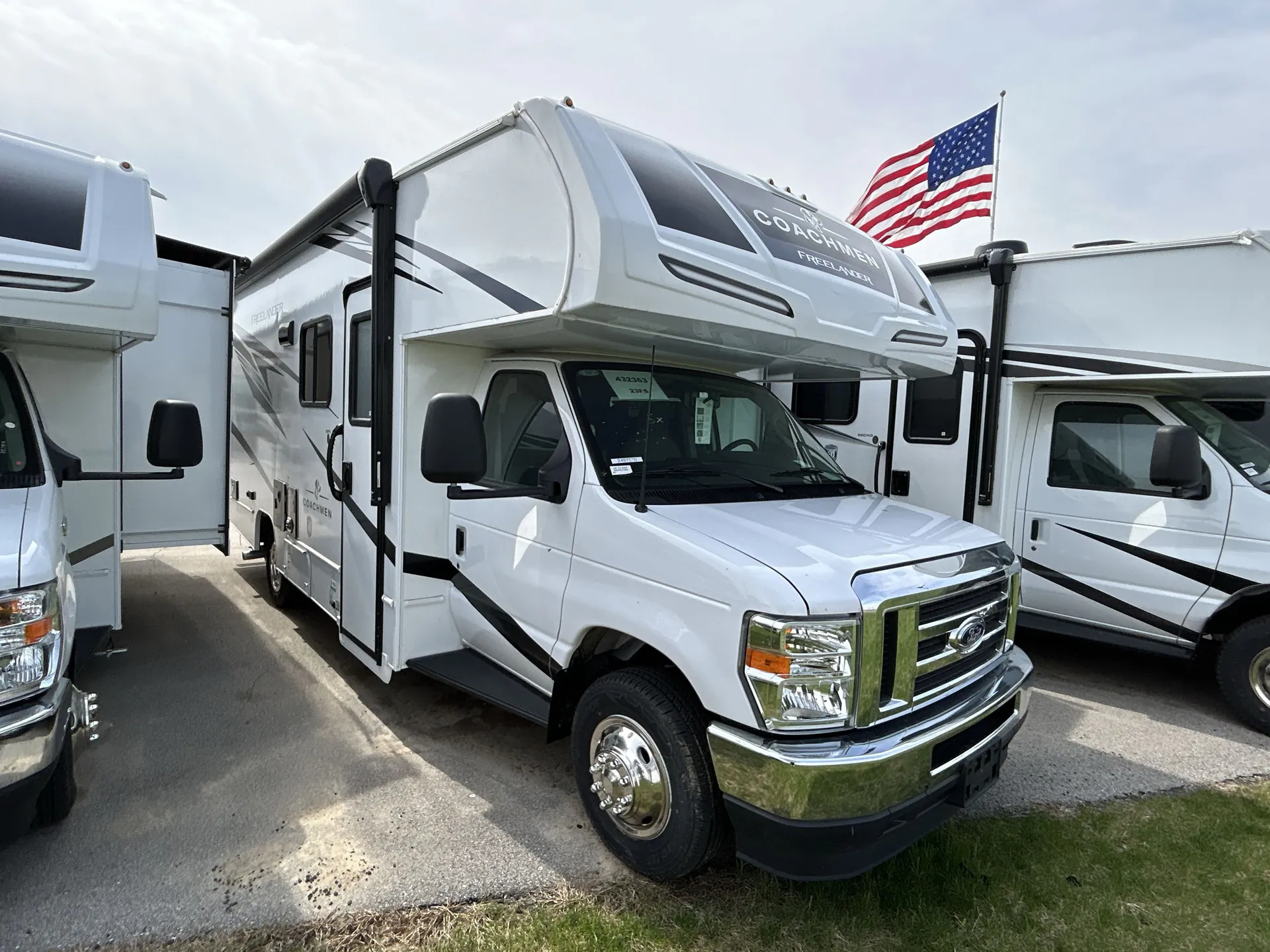 2025 Coachmen Freelander 23FS - Photo 2