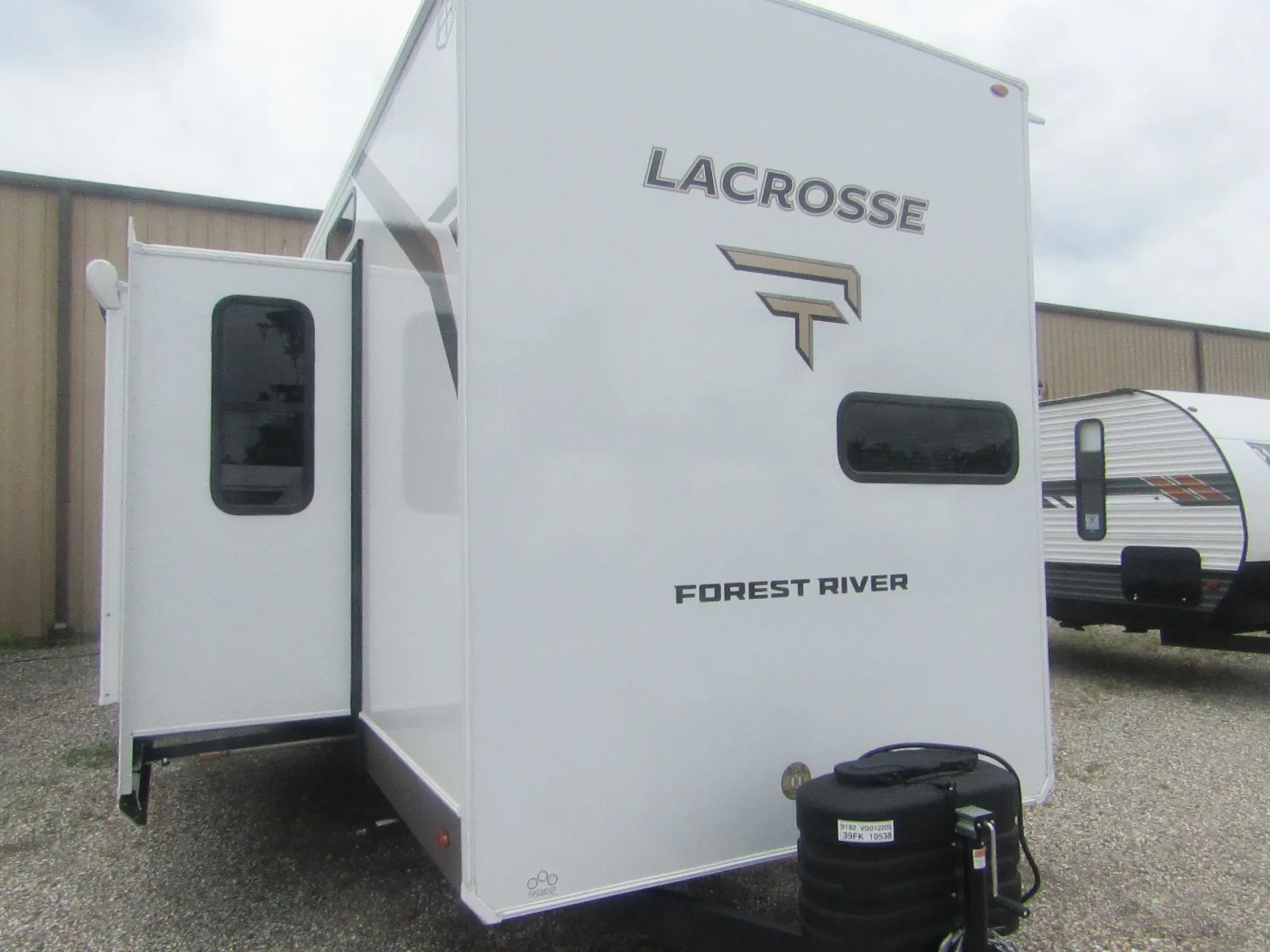 2027 Prime Time LaCrosse 39FK - Photo 2