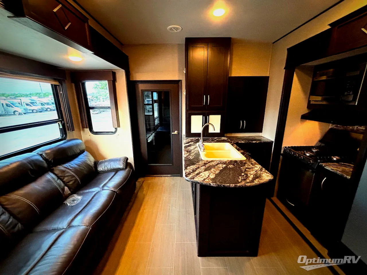 2018 Keystone Carbon 35 dealer photo 4 from Optimum RV