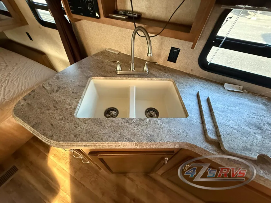 2017 Coachmen Catalina Legacy Edition 223RBS, Photos photo 15
