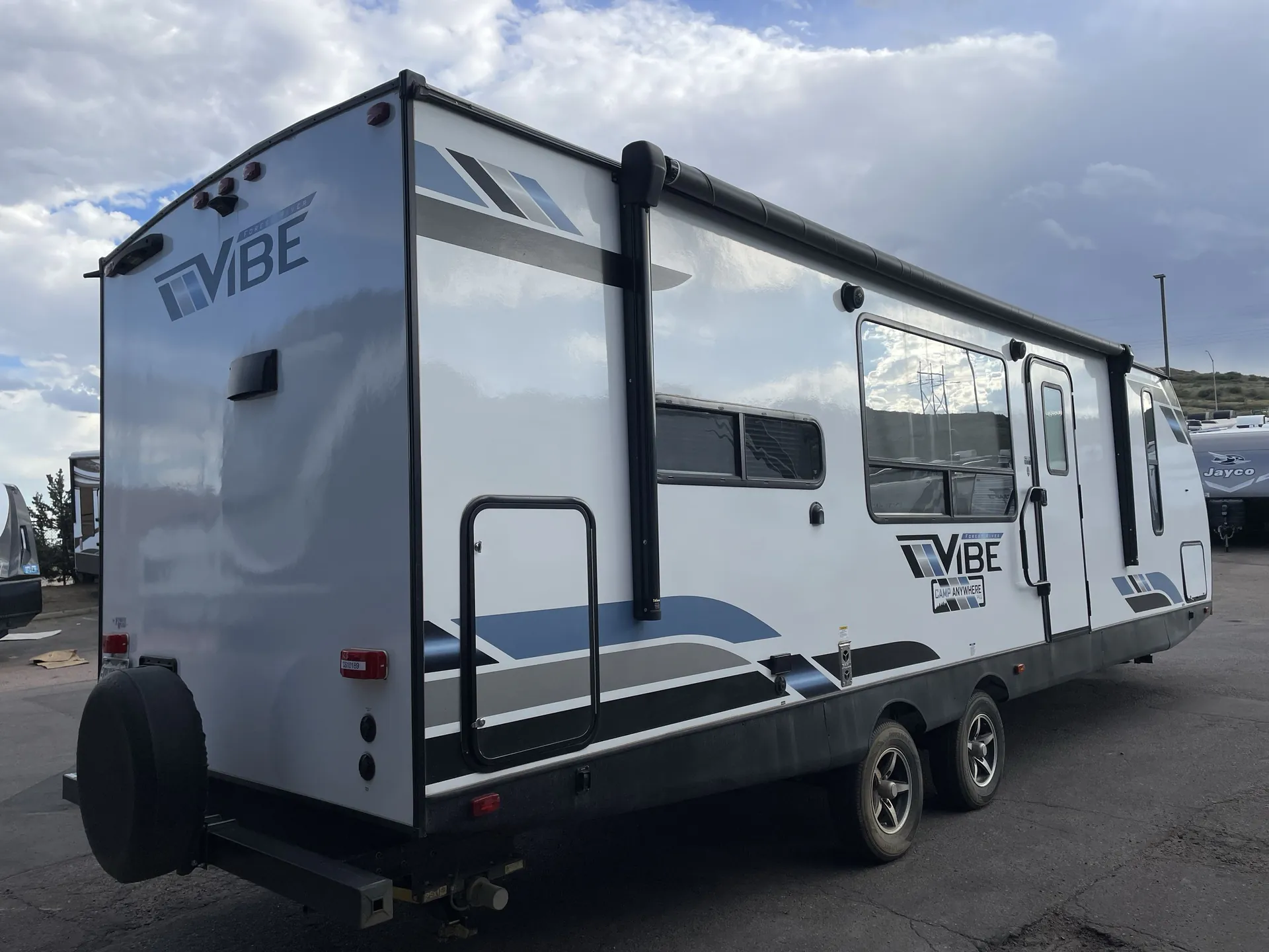 2023 Forest River Vibe 26RK — off campside