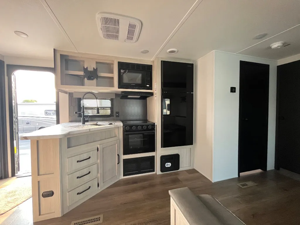 2027 Forest River Puma 32RBFQ — Photo 6