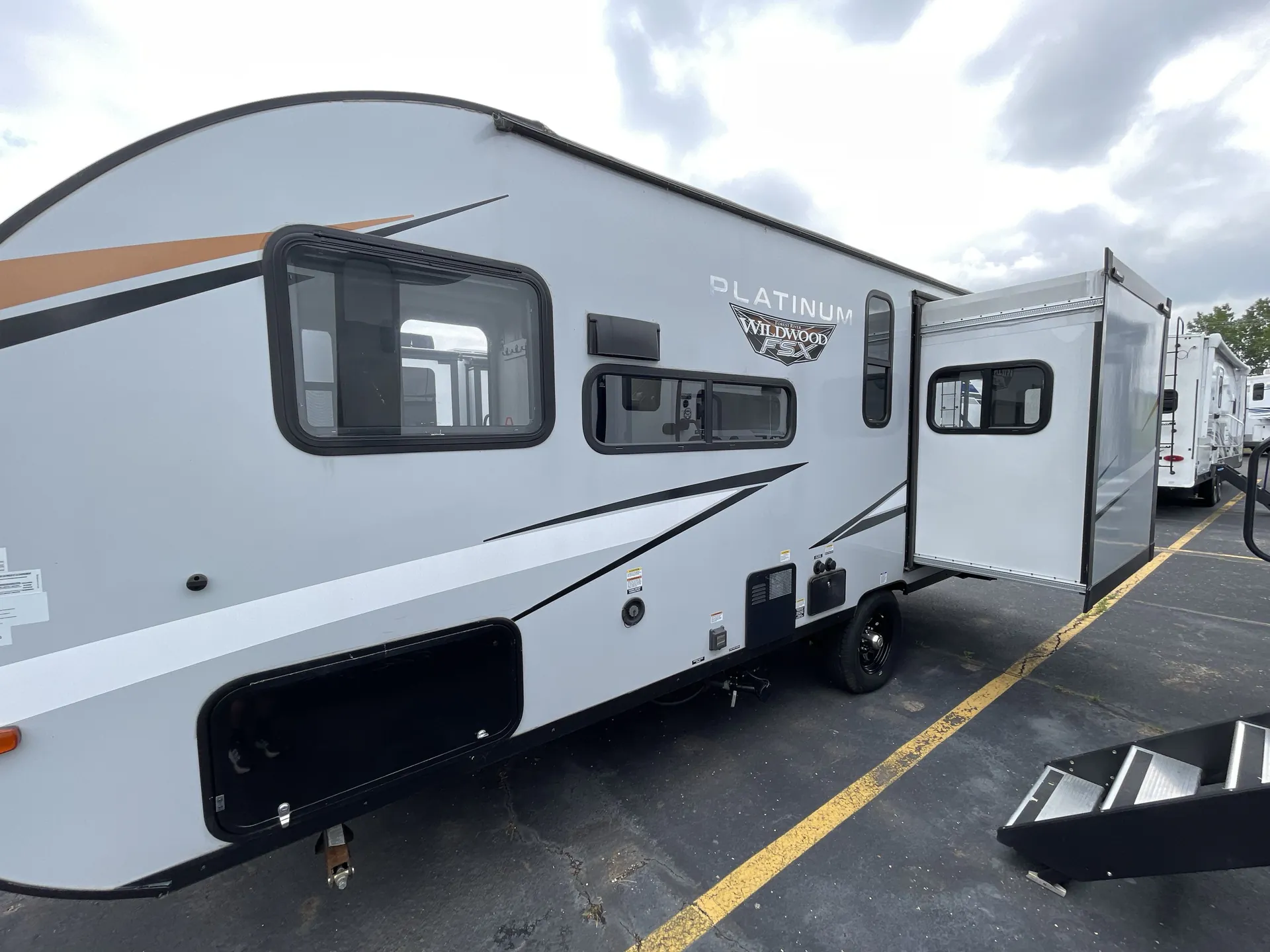2022 Forest River Wildwood FSX 169RSK — off campside
