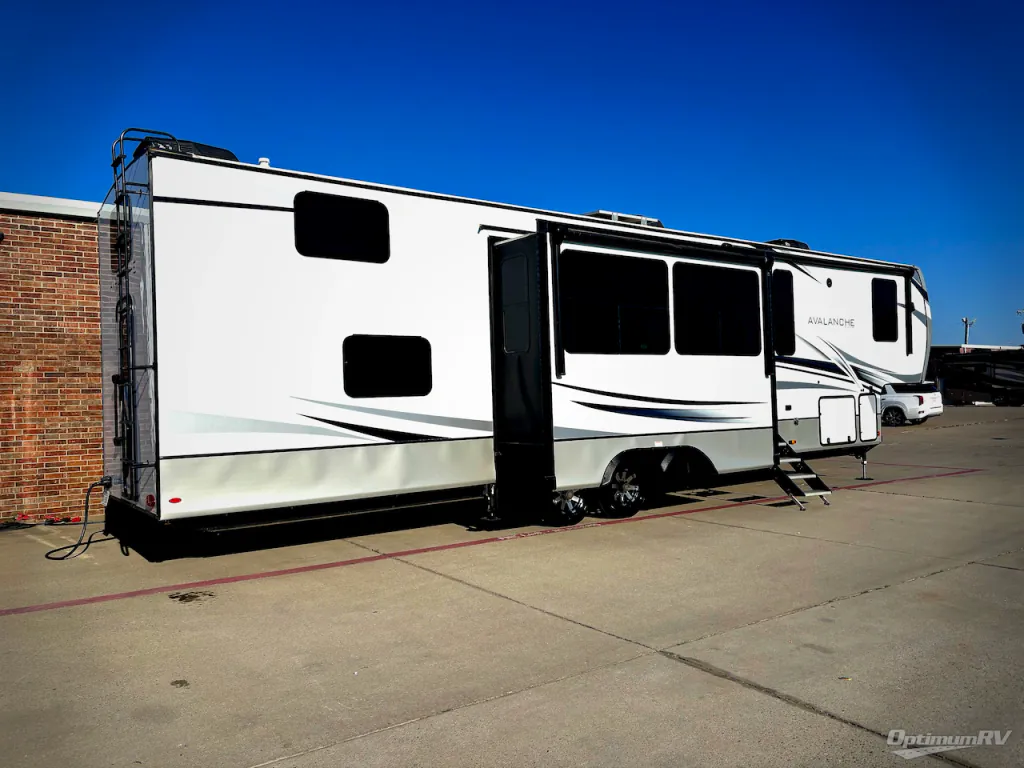 2022 Keystone Avalanche 390DS, Photos photo 2