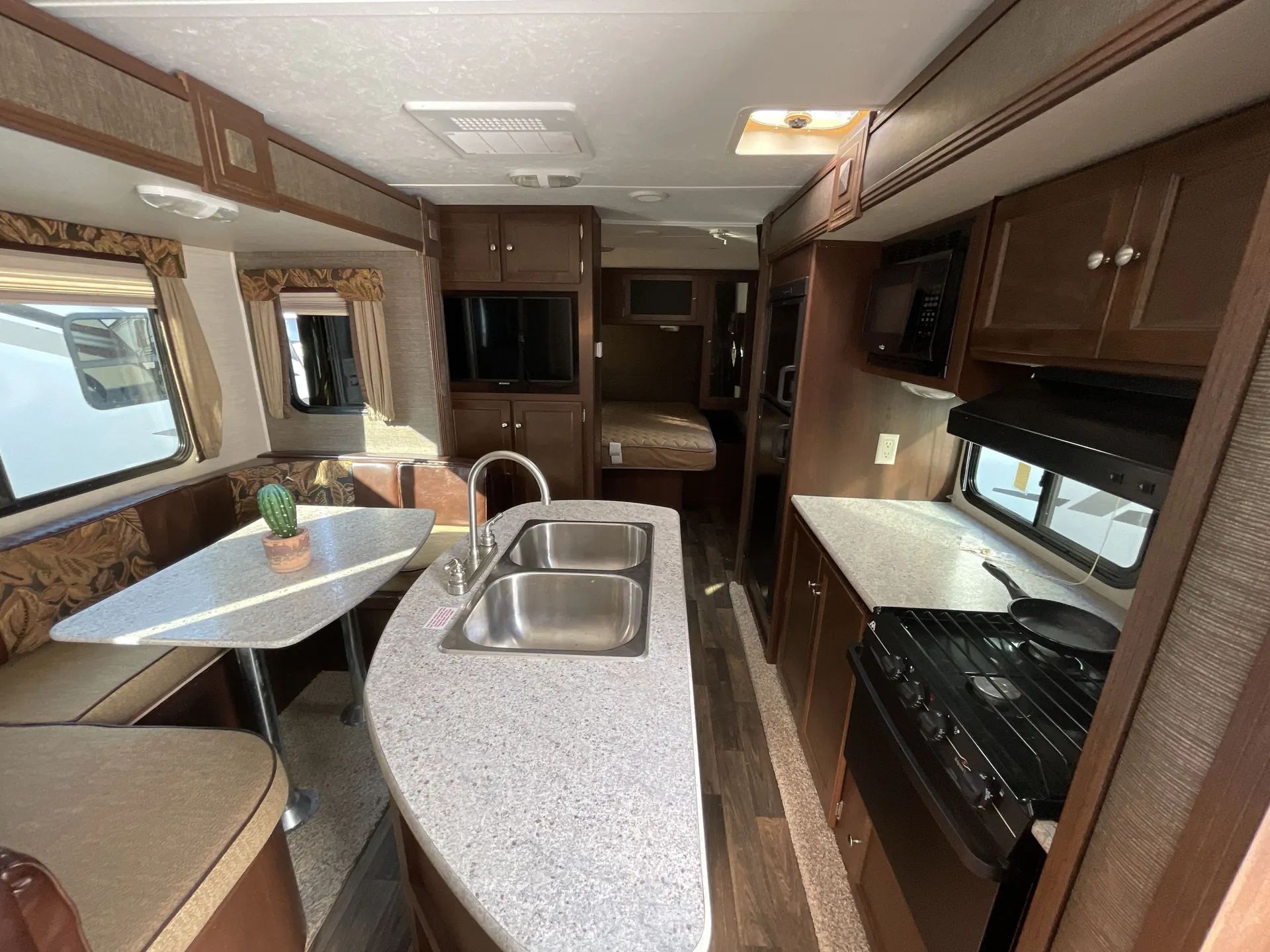 2015 Keystone Bullet 220RBI — living area main