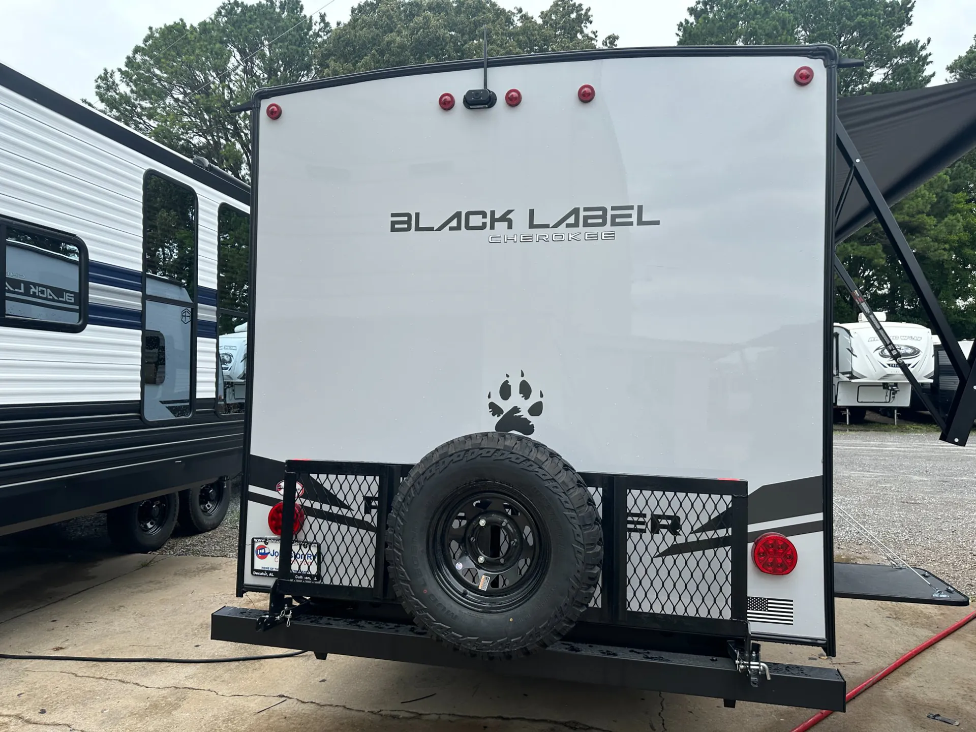 2027 Forest River Cherokee Wolf Pup Black Label 16FQBL — Photo 6