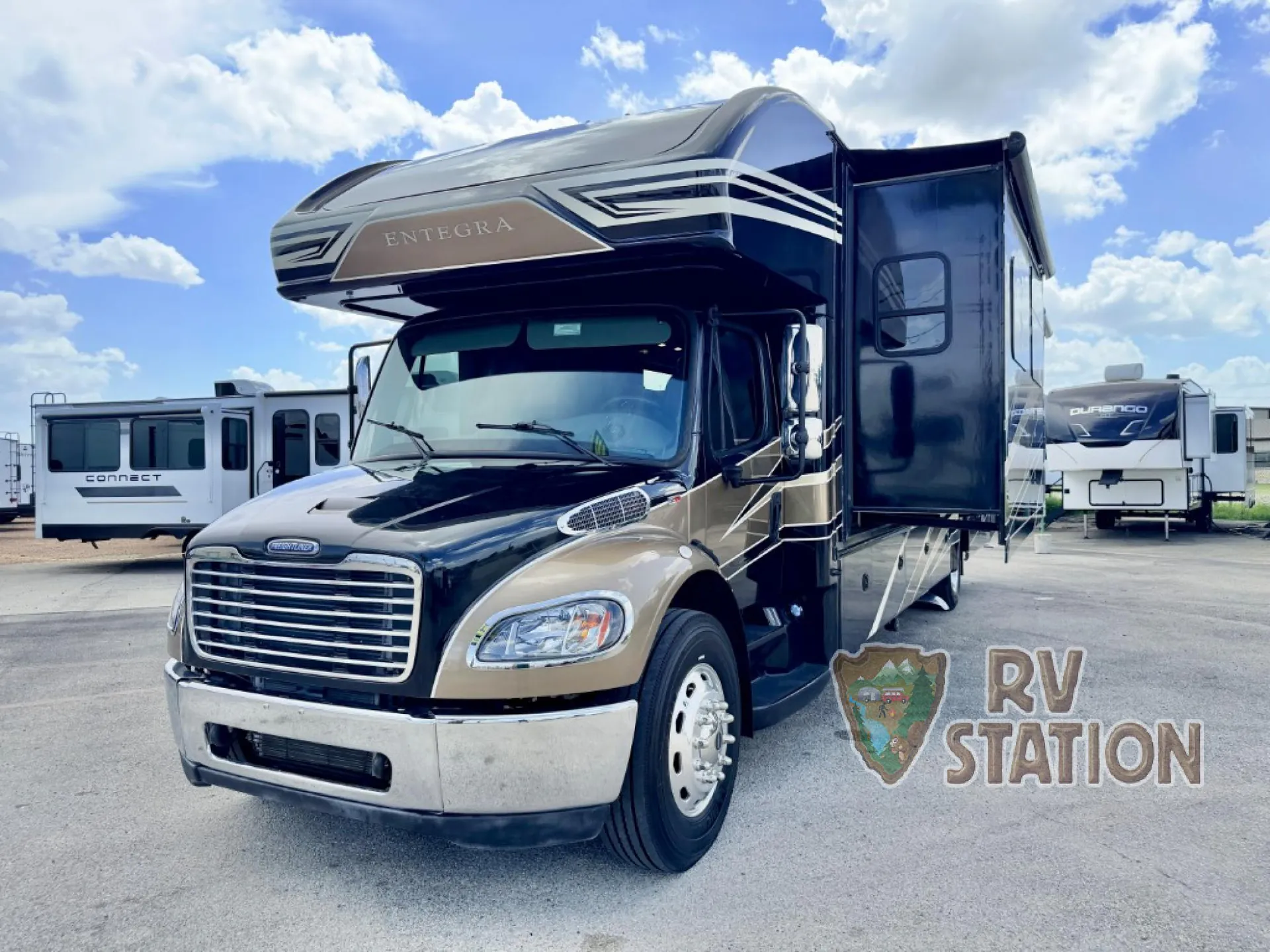 2023 Entegra Coach Accolade 37M - Photo 3