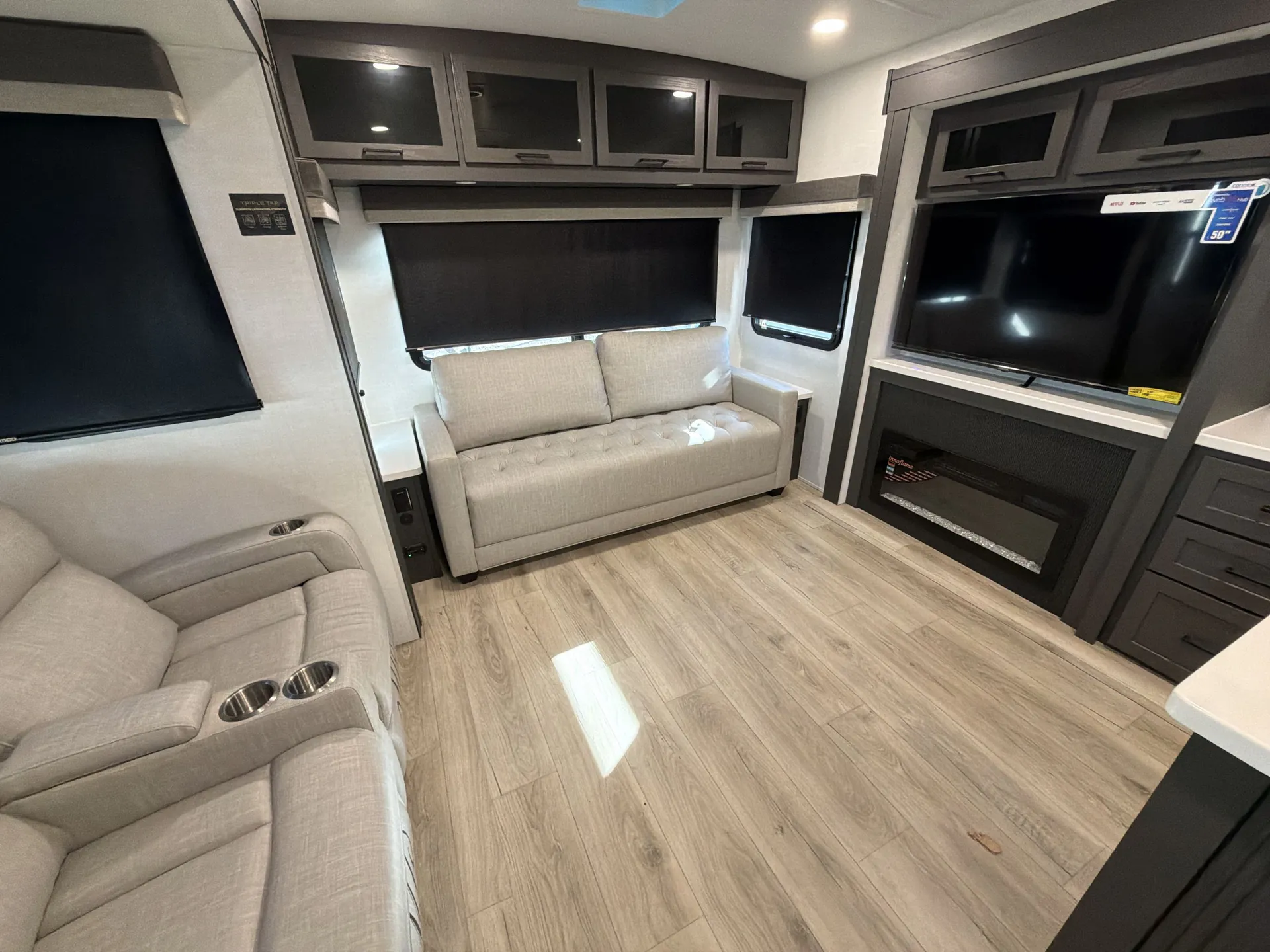 2027 Forest River Rockwood Ultra Lite 2916RL — living area main
