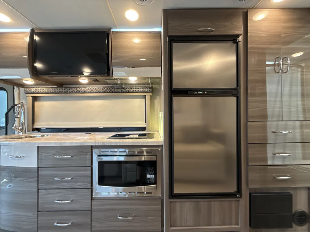 2022 Thor Motor Coach Tiburon 24FB, Photos photo 19