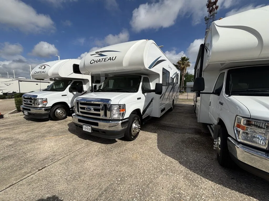 2024 Thor Motor Coach Chateau 28A - Photo 2
