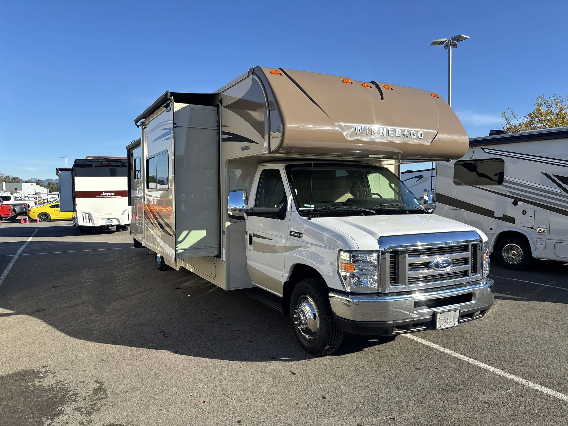 2017 Winnebago Minnie Winnie 31D - Photo 2