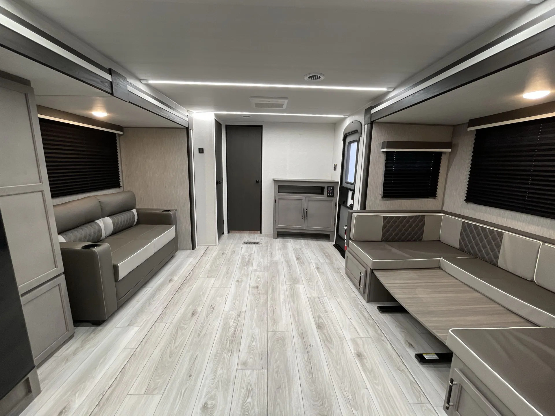 2025 Keystone Hideout East 28RKD — living area main
