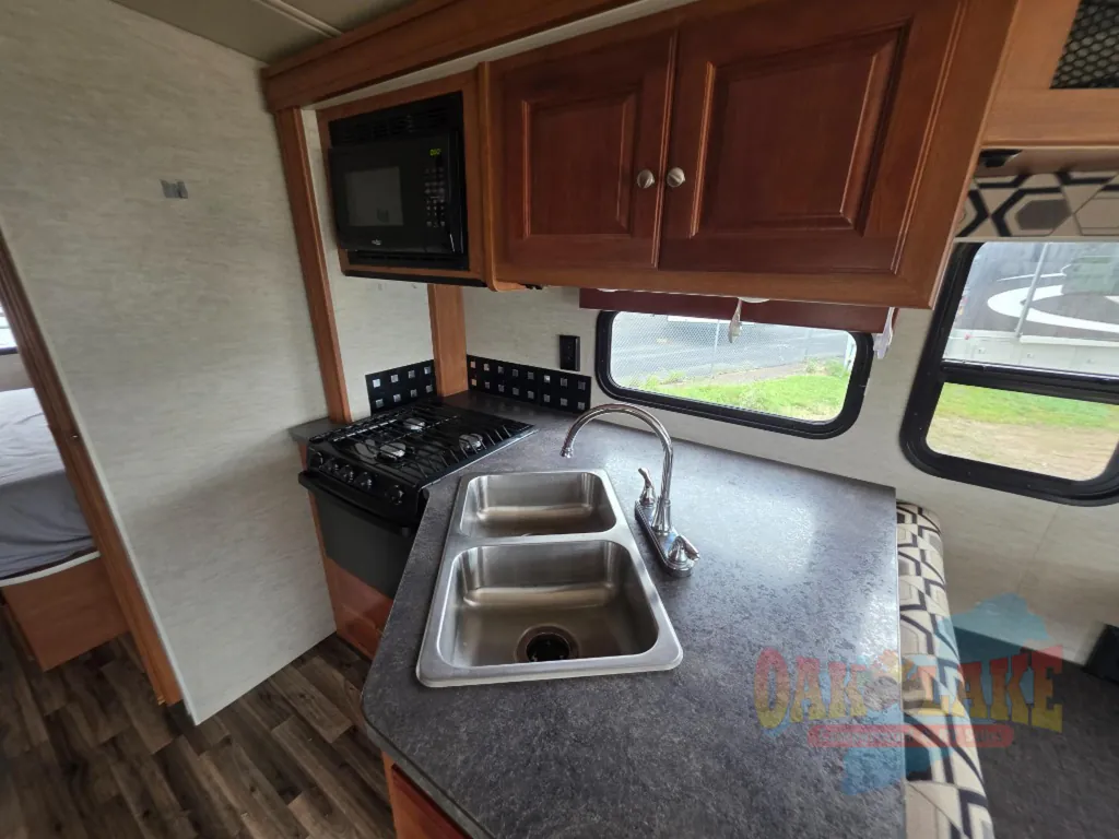 2018 Winnebago Sunstar 27P, Photos photo 17