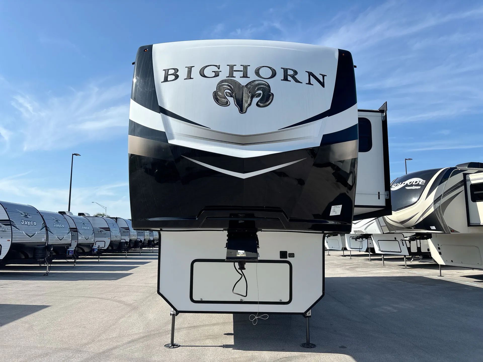 2020 Heartland Bighorn 3370 EL — front