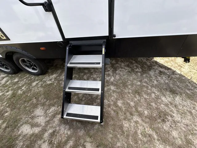 2026 East to West Longitude 255BH - Photo 3