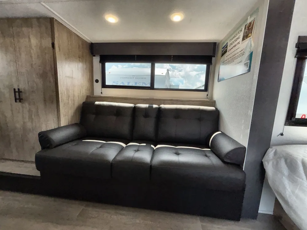 2027 - Photo 3