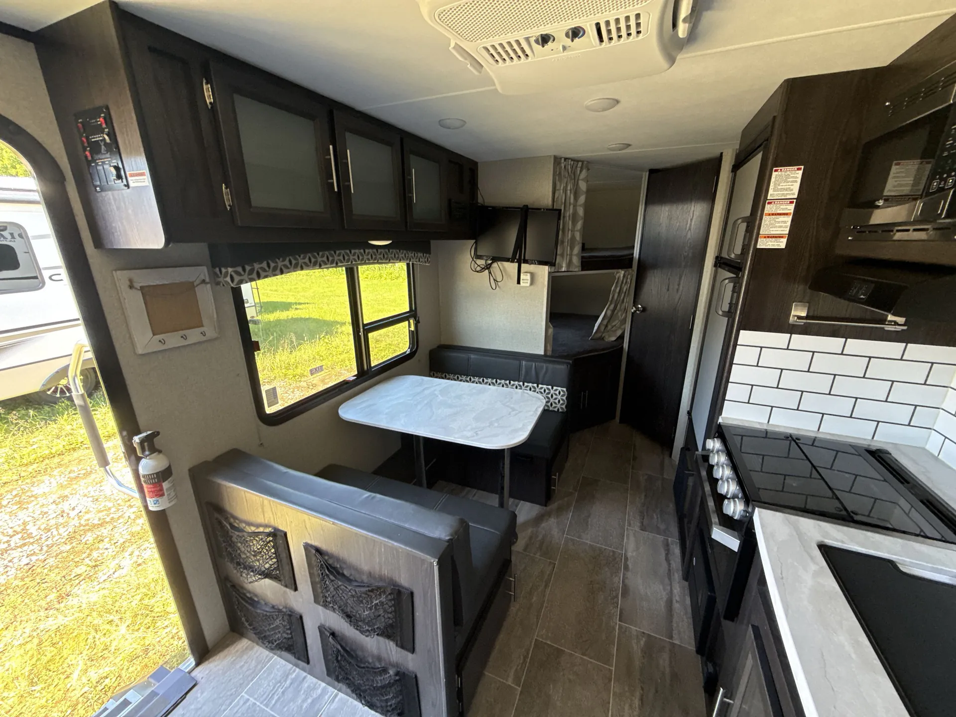 2020 Dutchmen Kodiak Ultra-Lite 227BH — living area main
