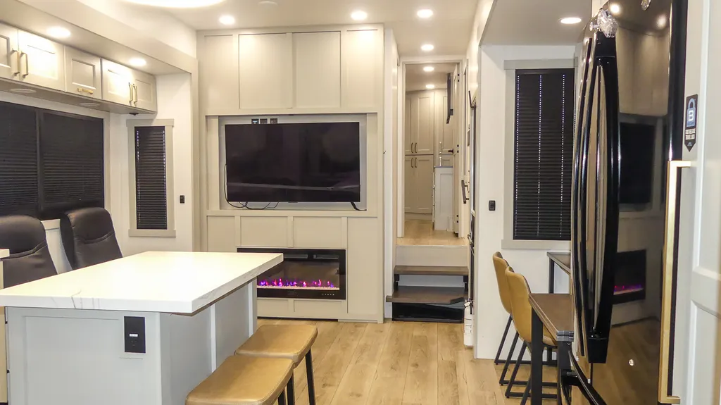 2025 Brinkley Model G 3250, Photos photo 4