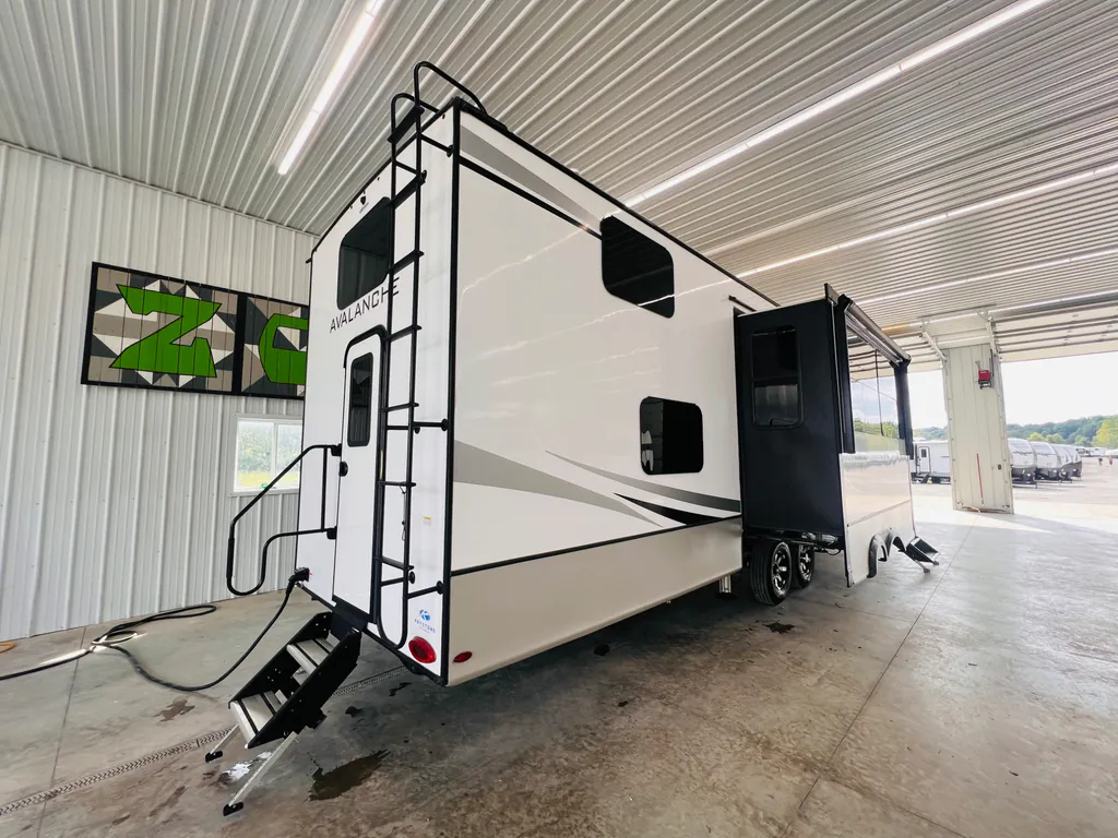 2023 Keystone Avalanche 390DS, Photos photo 6