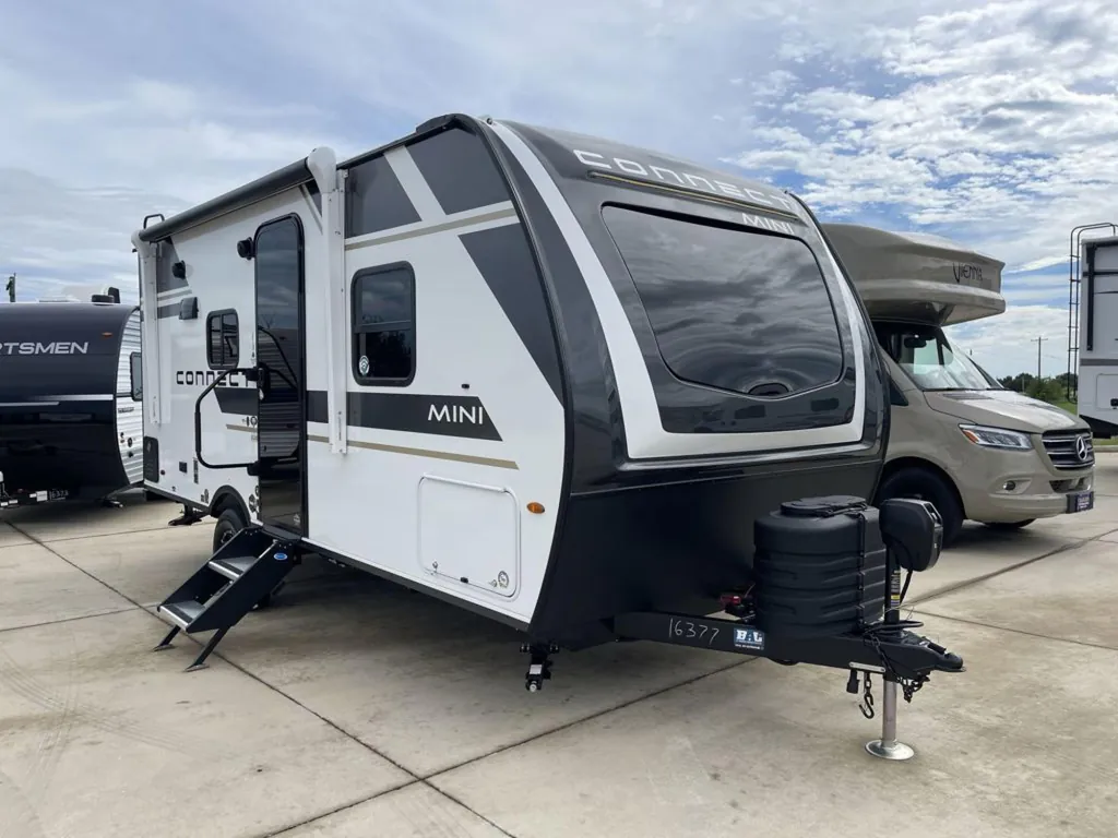【J27237】M.K. Fresh Connection & Friends 2027 KZ Connect Mini 181RB for sale in Sanger, TX | RV Envy