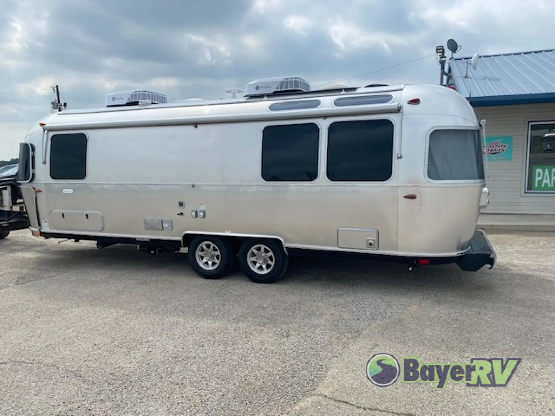 2024 Airstream RV Flying Cloud 27FB Twin - Photo 4