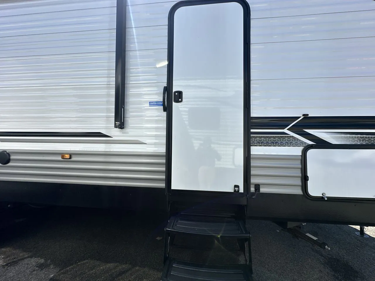 2024 Dutchmen Coleman Lantern 264RL - Photo 2