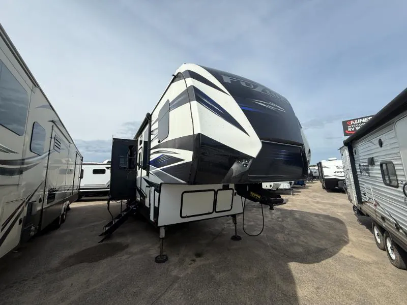 2018 Keystone Fuzion 357 - Photo 2