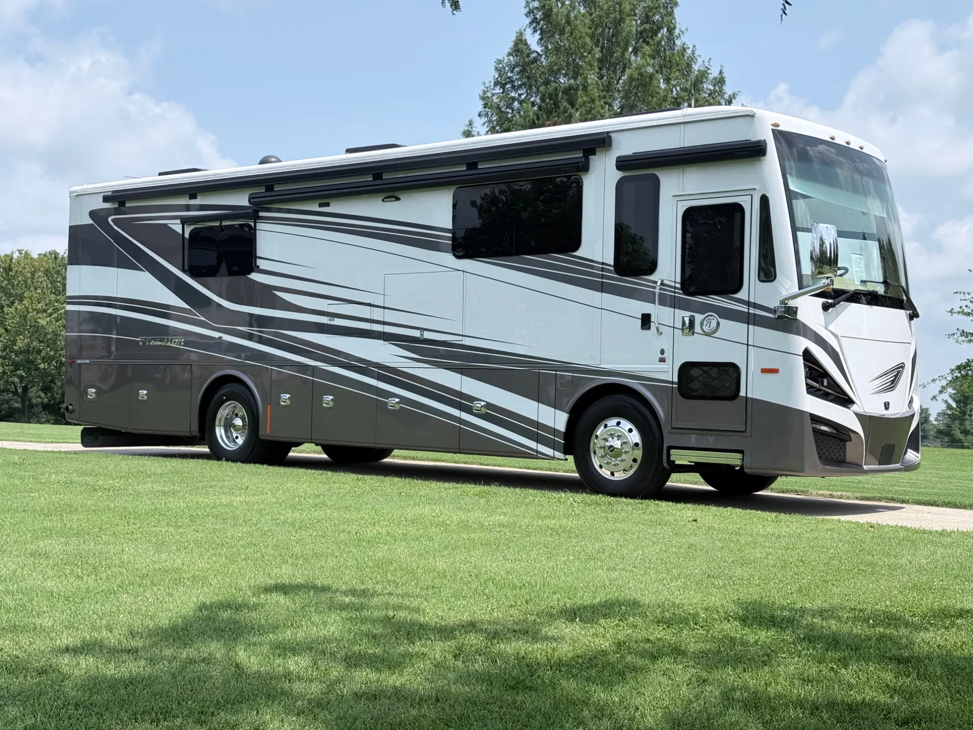 2024 Tiffin Phaeton 35 CH - Photo 4