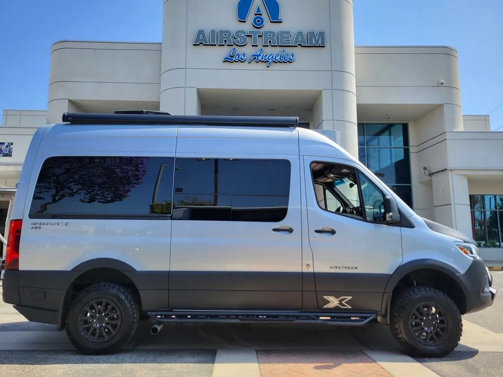 2025 Airstream Interstate 19X - Photo 3