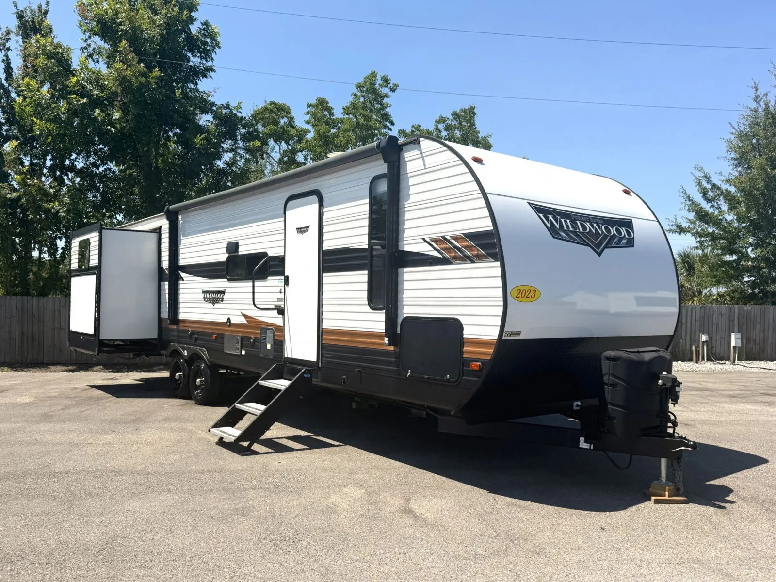 2021 Forest River Cherokee Arctic Wolf 287BH - Photo 2