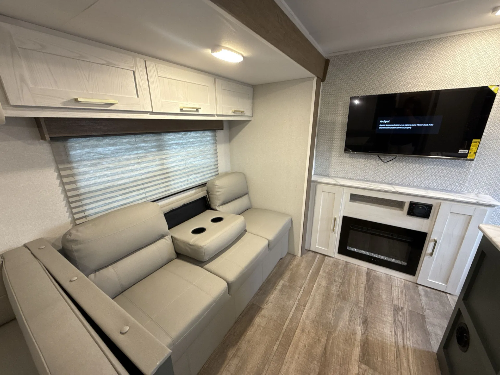 2025 Heartland Eddie Bauer 34BSBH — living area main