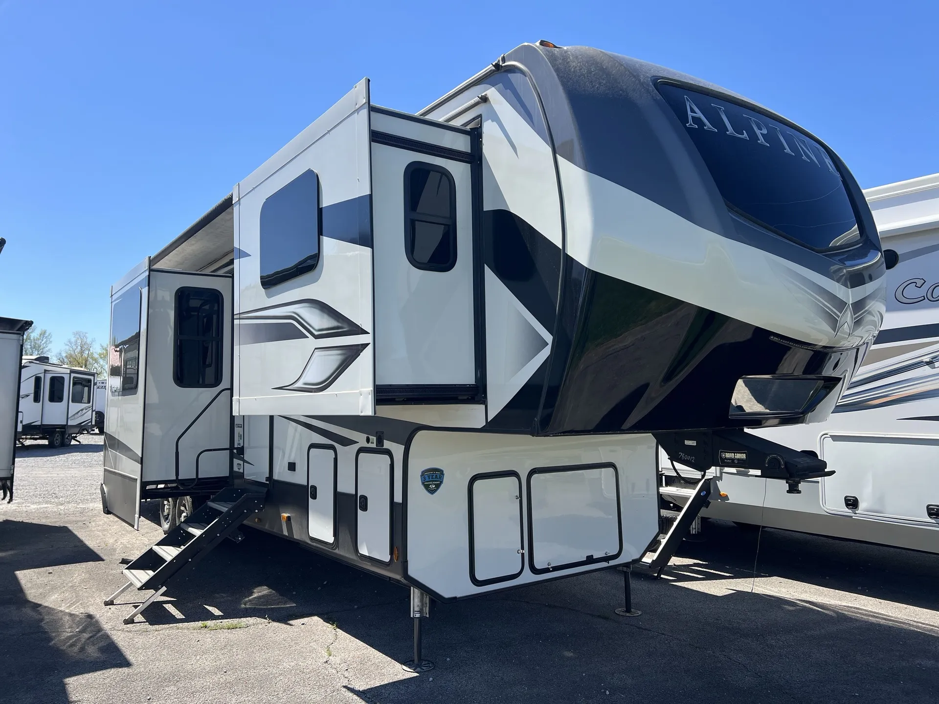 2024 Keystone Alpine 3700FL dealer photo 1 from Camping World