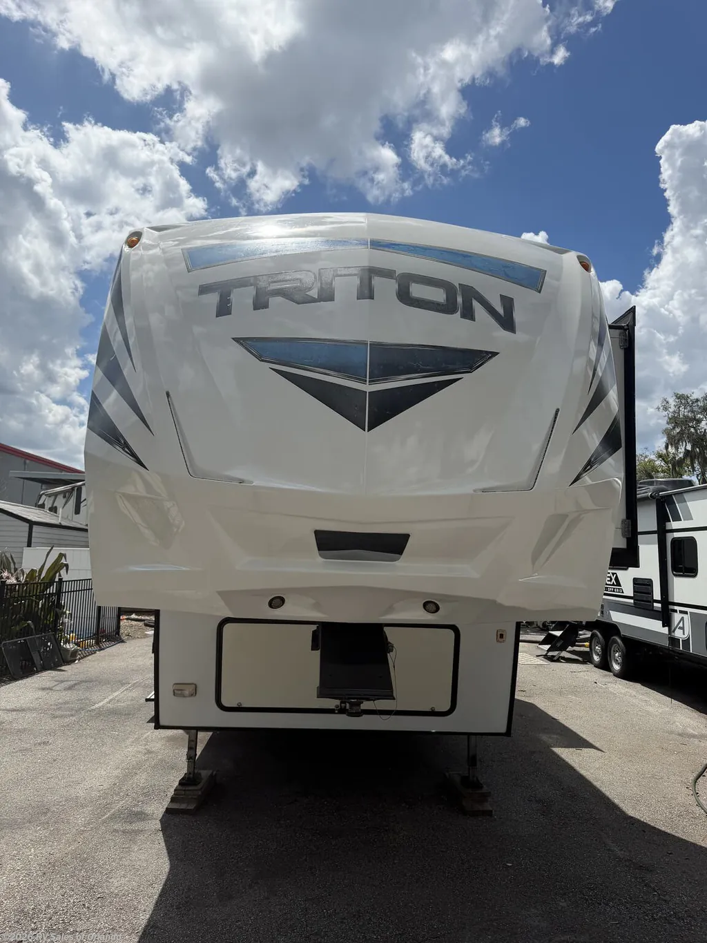 2018 Dutchmen Voltage Triton 3551, Photos photo 13
