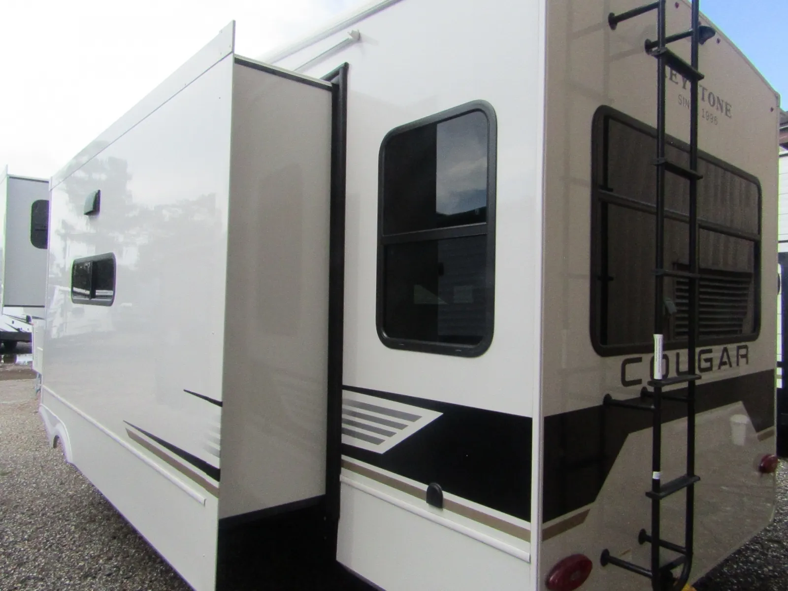 2026 Keystone Cougar 355FBS - Photo 4