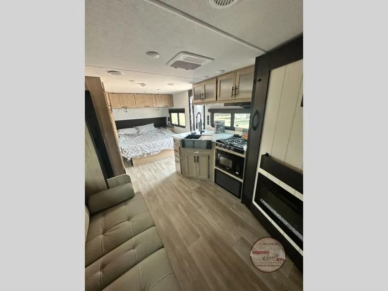 2027 Forest River RV Cherokee Grey Wolf Black Label 21ABBL - Photo 3