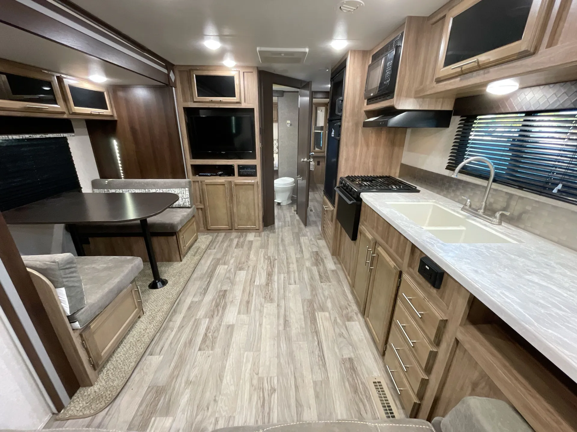 2019 Jayco Jay Feather 24RL — fireplace