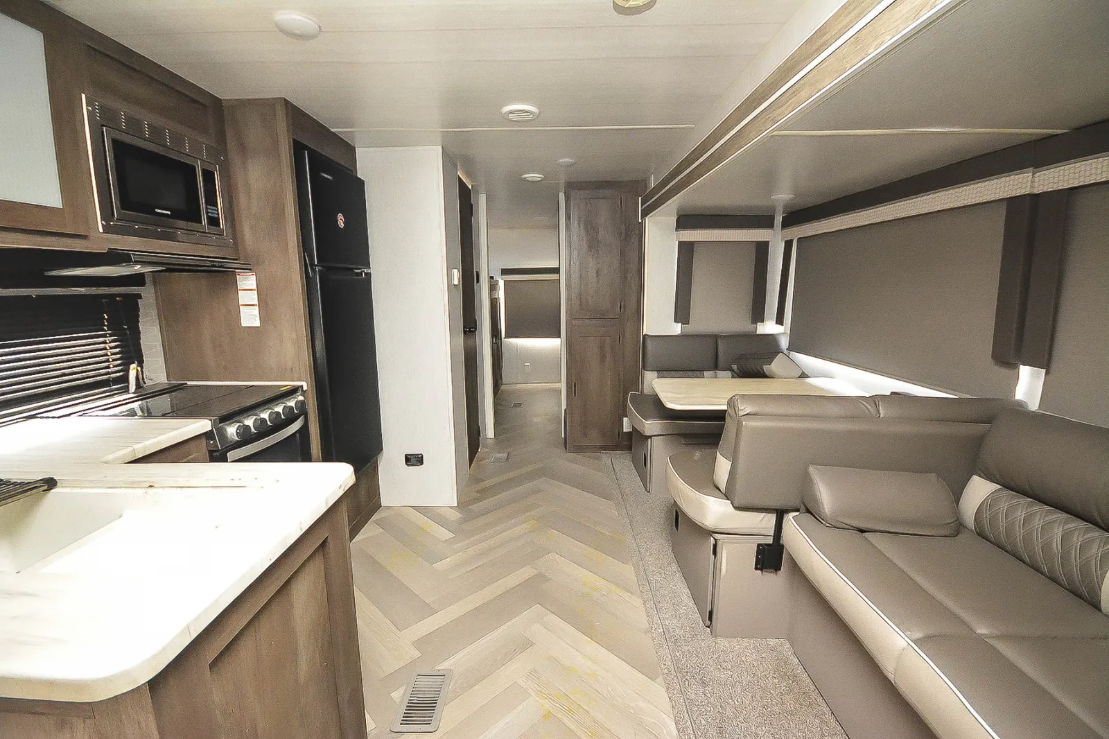 2022 Forest River Wildwood 33TS — Photo 7